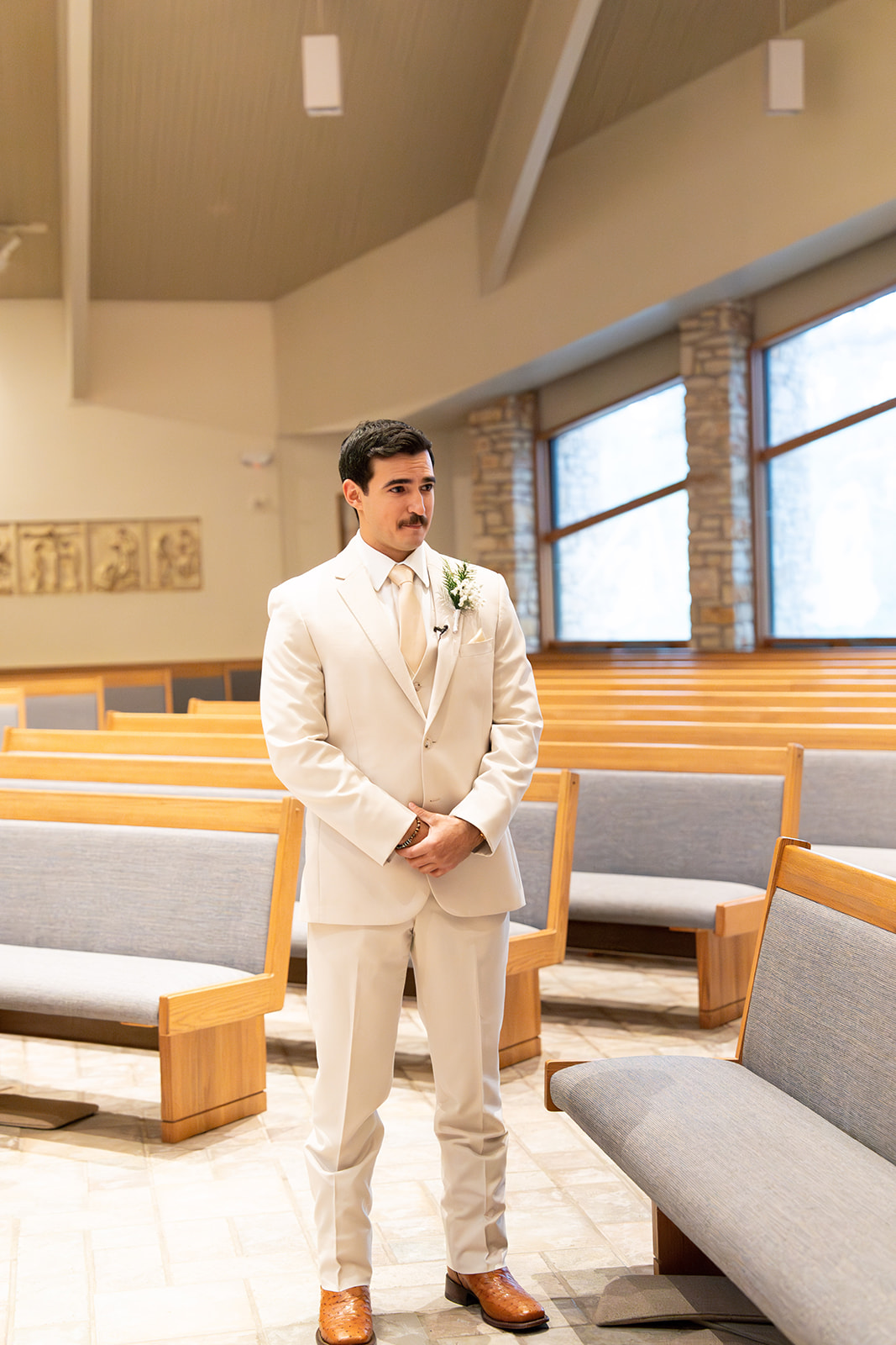 Groom sees bride without first look